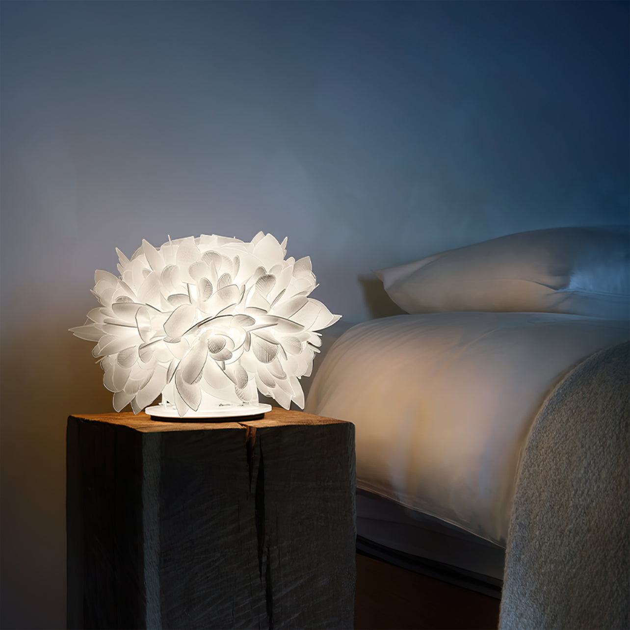 Veli Foliage Table Lamp