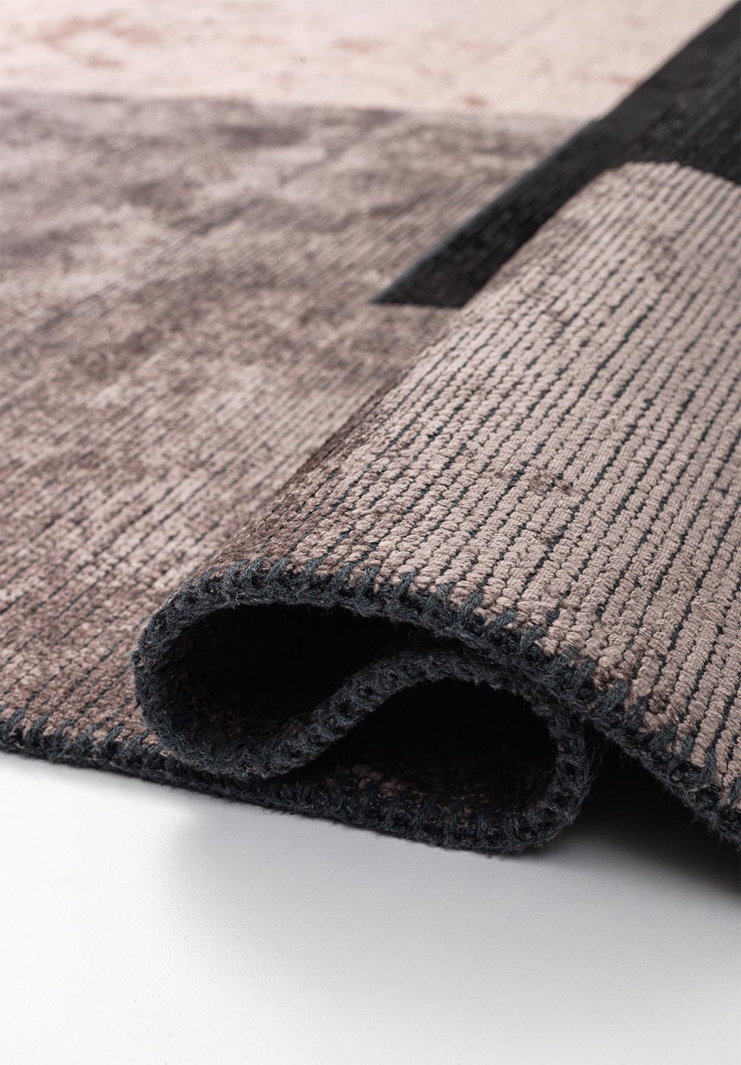 Chicago Dark Grey - Gold Rug