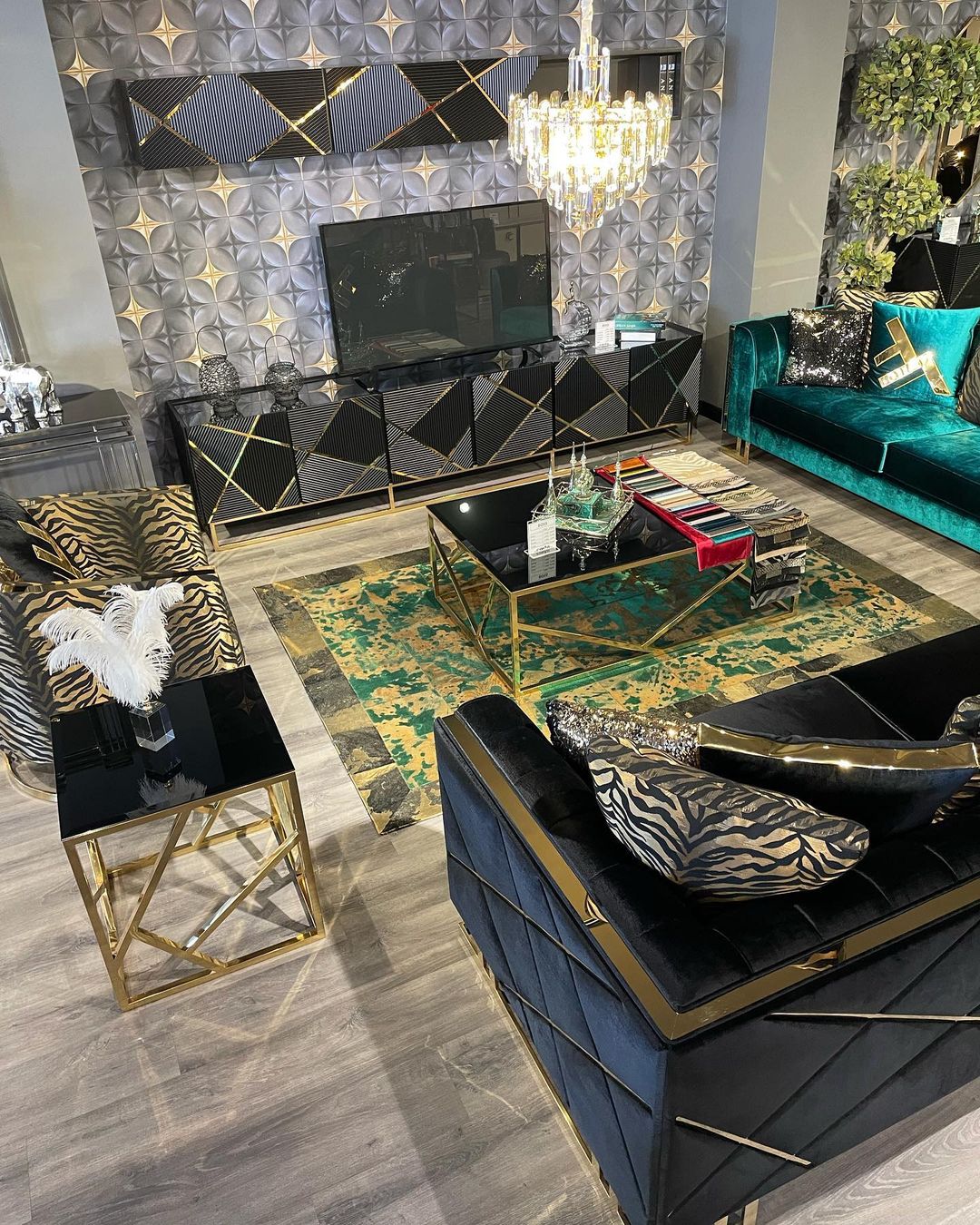 Luvelle Handcrafted Flatweave Natural Leather Rug