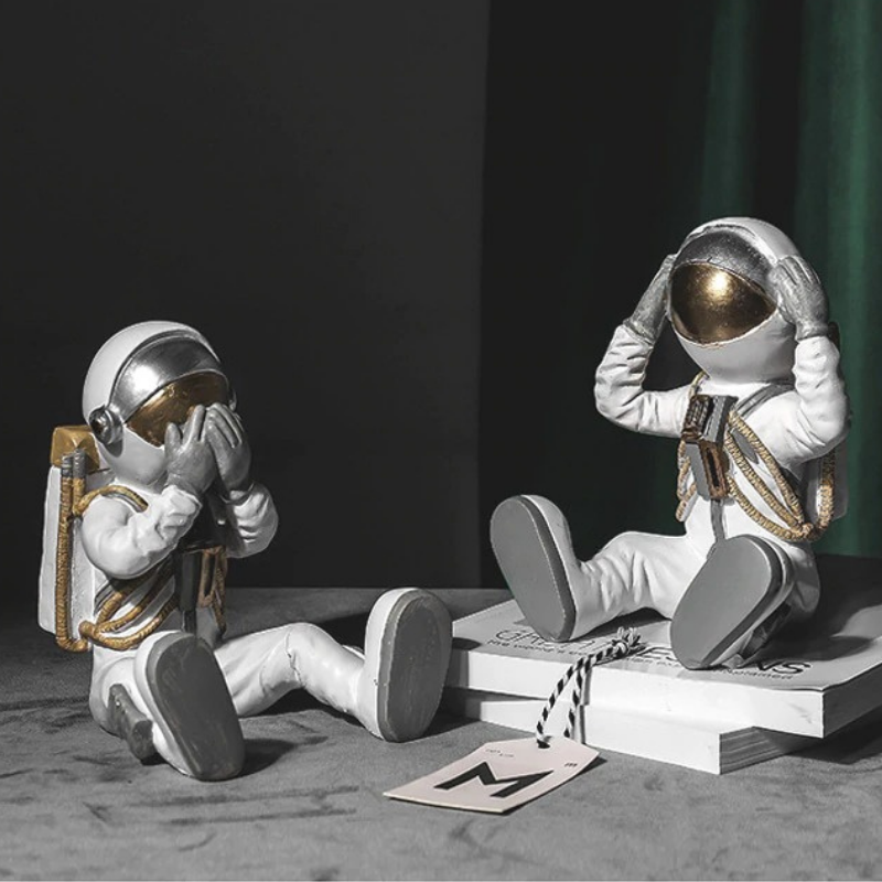 HomeQuill‚Ñ¢ Three Wise Astronaut Figurines - Nordic Side - 