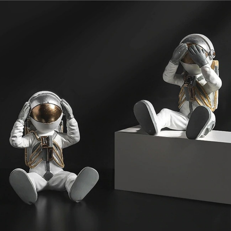 HomeQuill‚Ñ¢ Three Wise Astronaut Figurines - Nordic Side - 