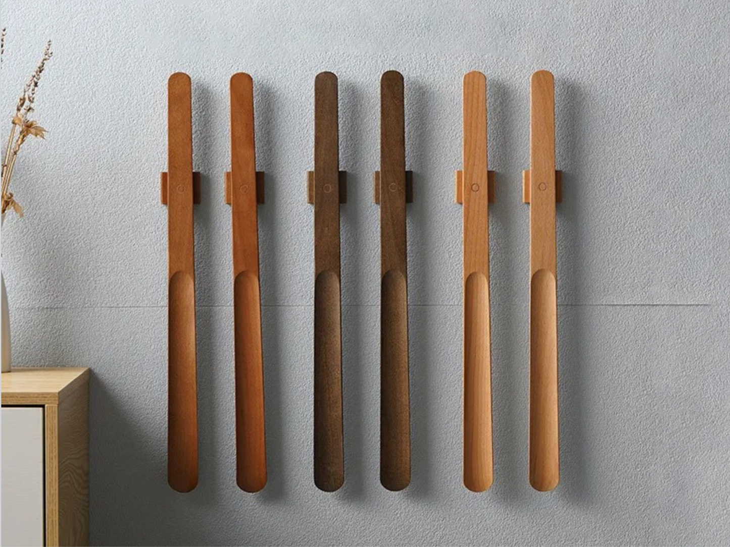 Kolm - Wooden Long Handle Magnetic Shoehorn 55 cm