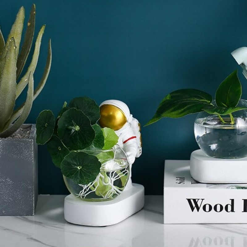 HomeQuill‚Ñ¢ Astronaut LED Plant Holder - Nordic Side - 