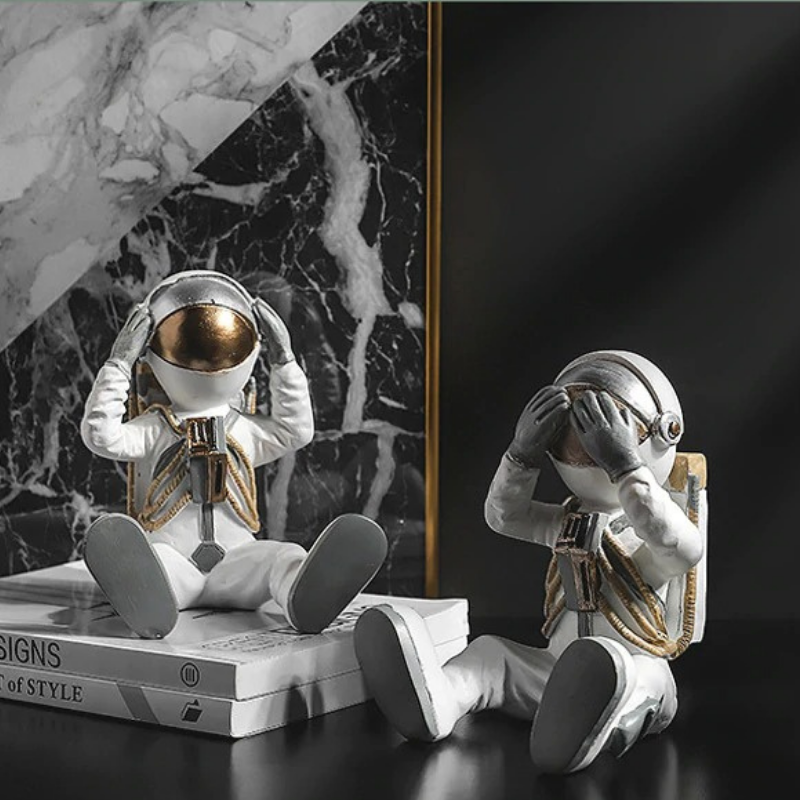 HomeQuill‚Ñ¢ Three Wise Astronaut Figurines - Nordic Side - 