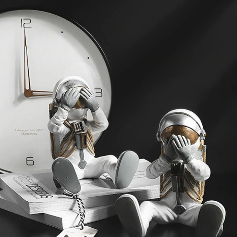 HomeQuill‚Ñ¢ Three Wise Astronaut Figurines - Nordic Side - 