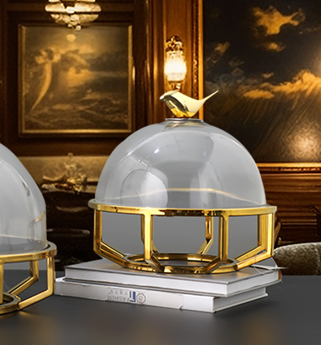 The Gold Crust Storage Bowl