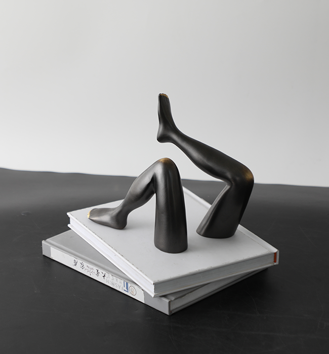 Babe On The Beach - Black