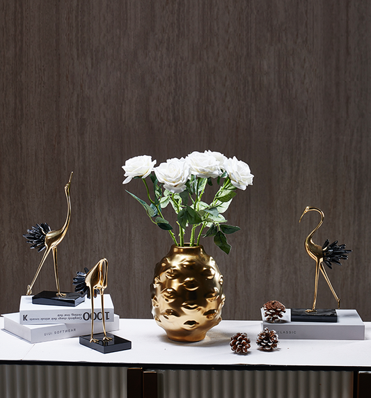 The Pout Vase - Gold