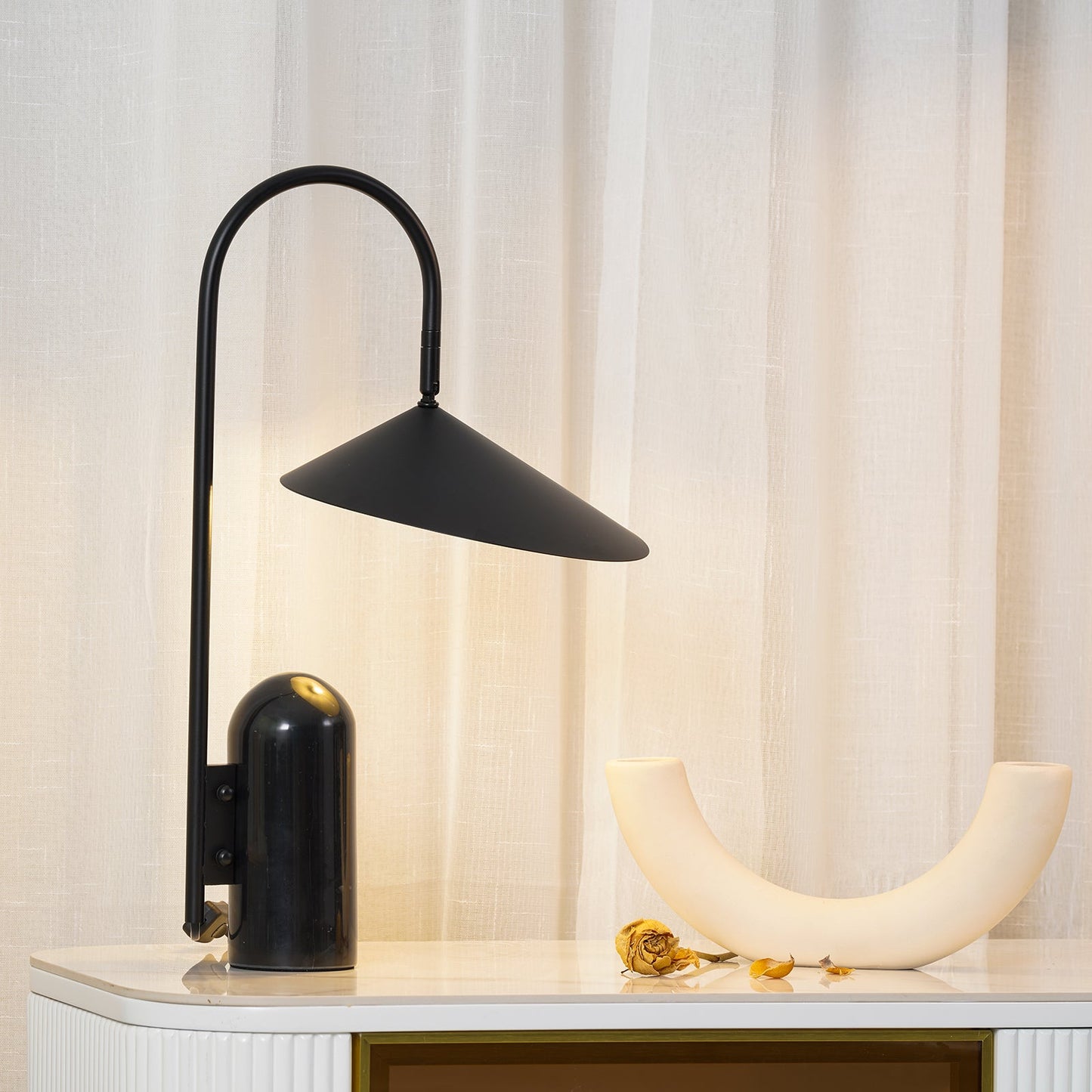 Arum Table Lamp