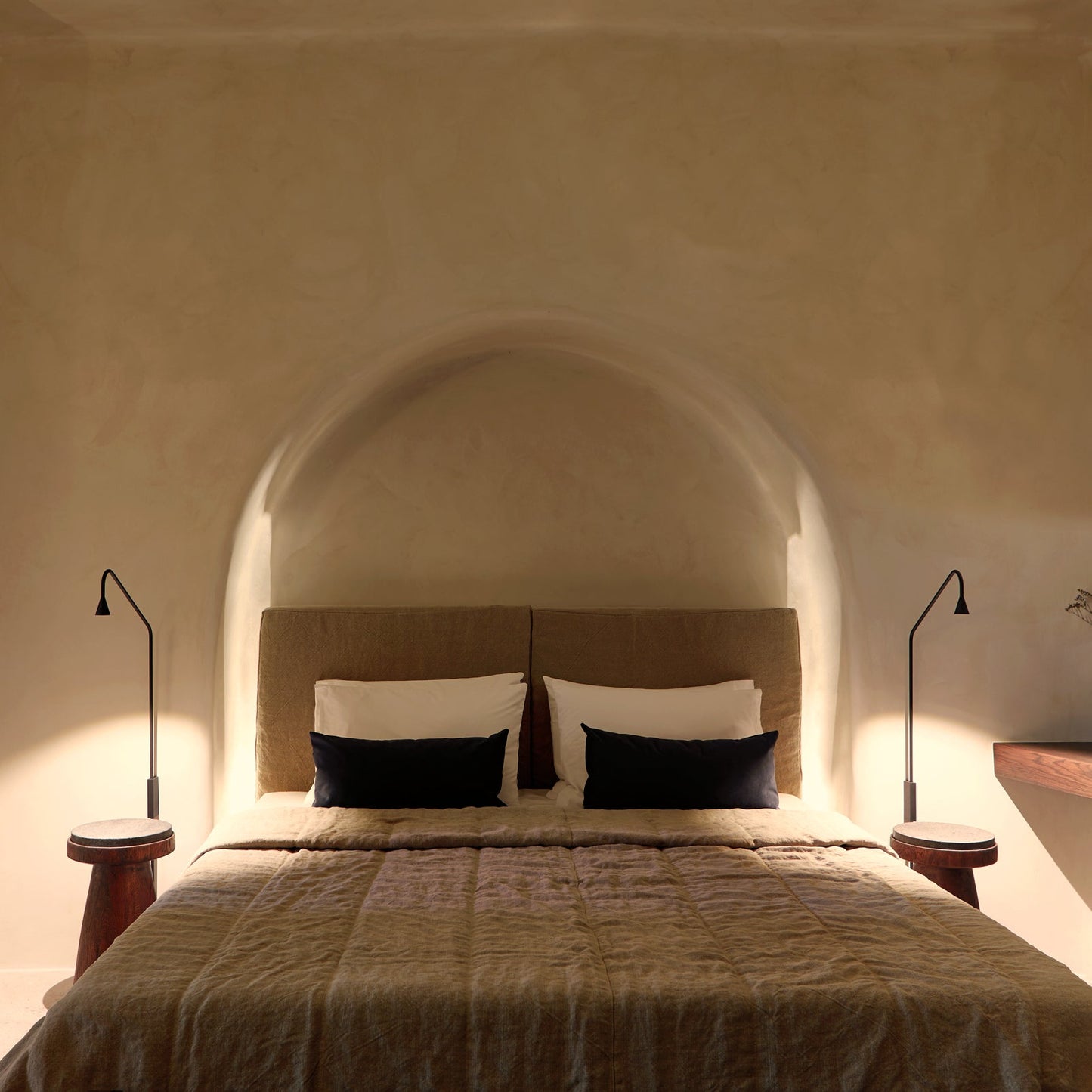 Pureform Stylish Wall Lamp