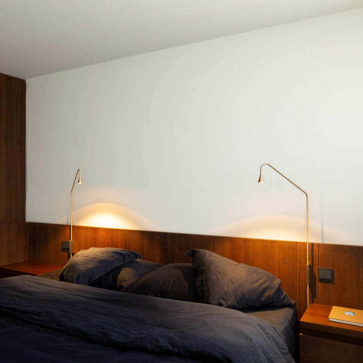 Pureform Stylish Wall Lamp
