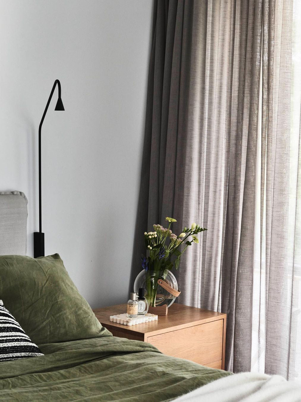 Pureform Stylish Wall Lamp