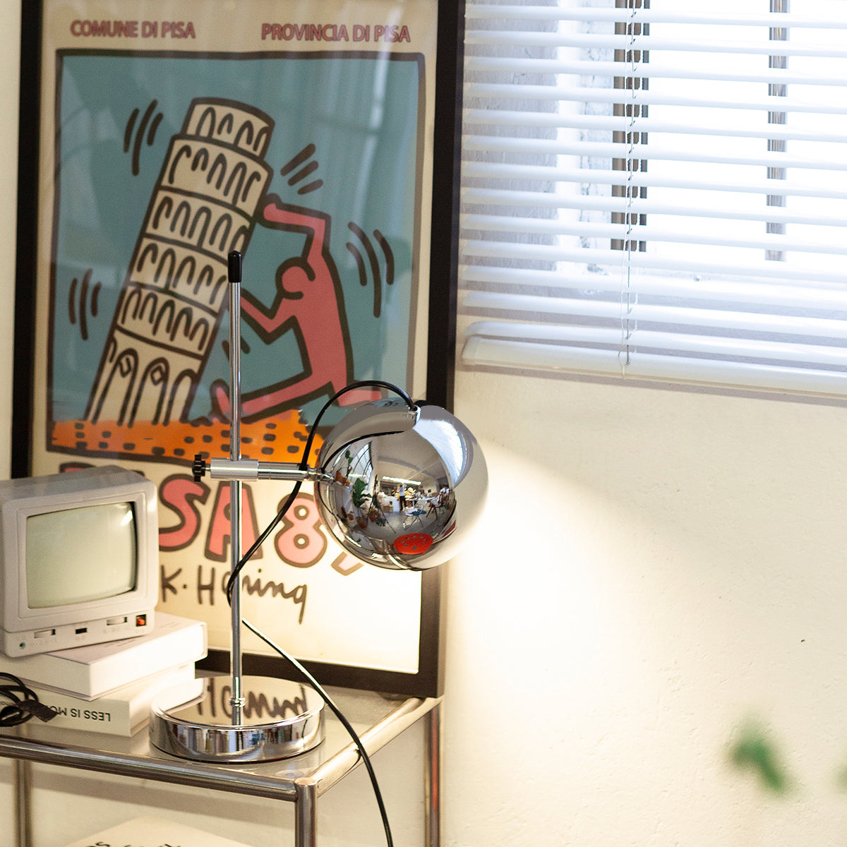 Ball Bracket Table Lamp