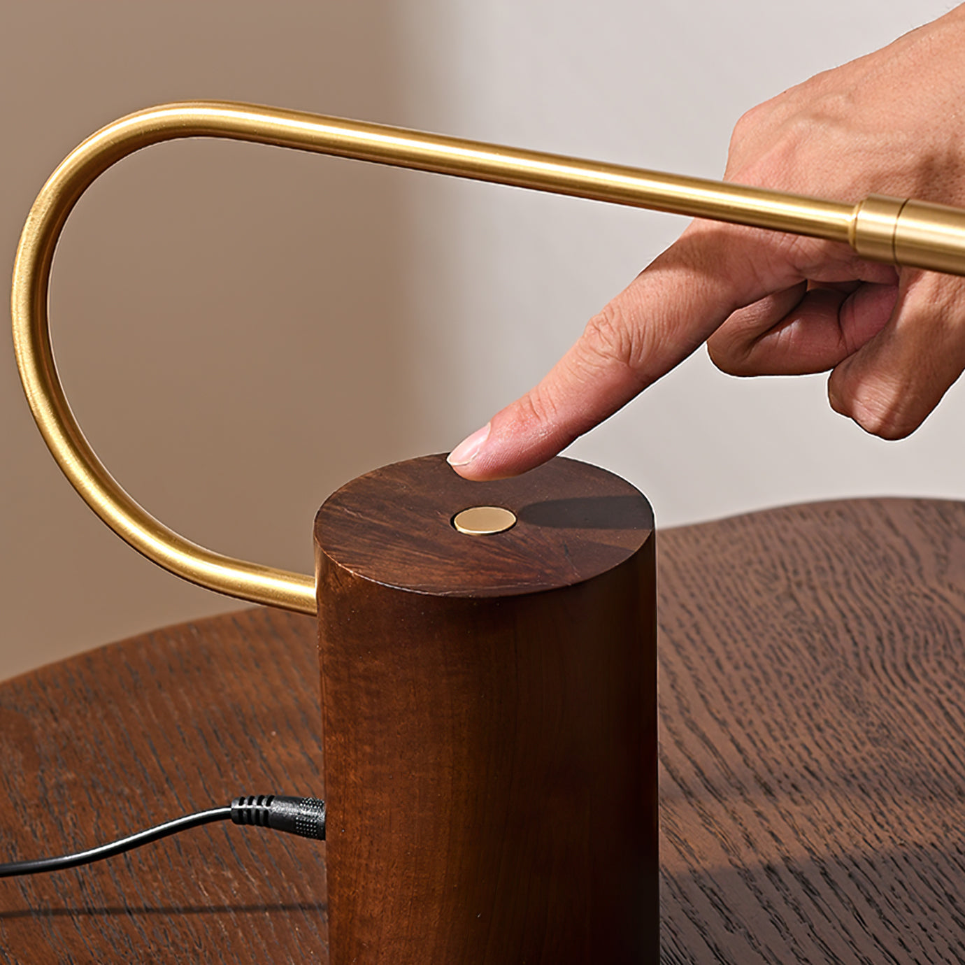 Banker Slim Table Lamp