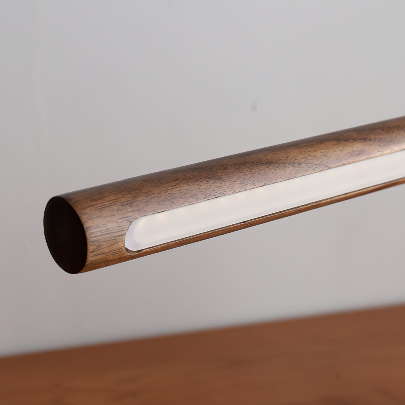 Banker Slim Table Lamp