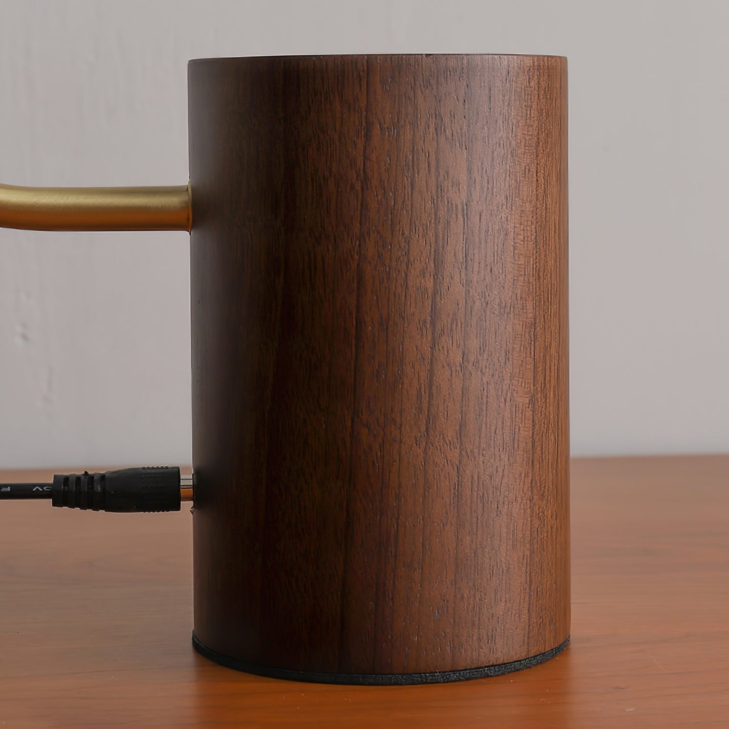 Banker Slim Table Lamp
