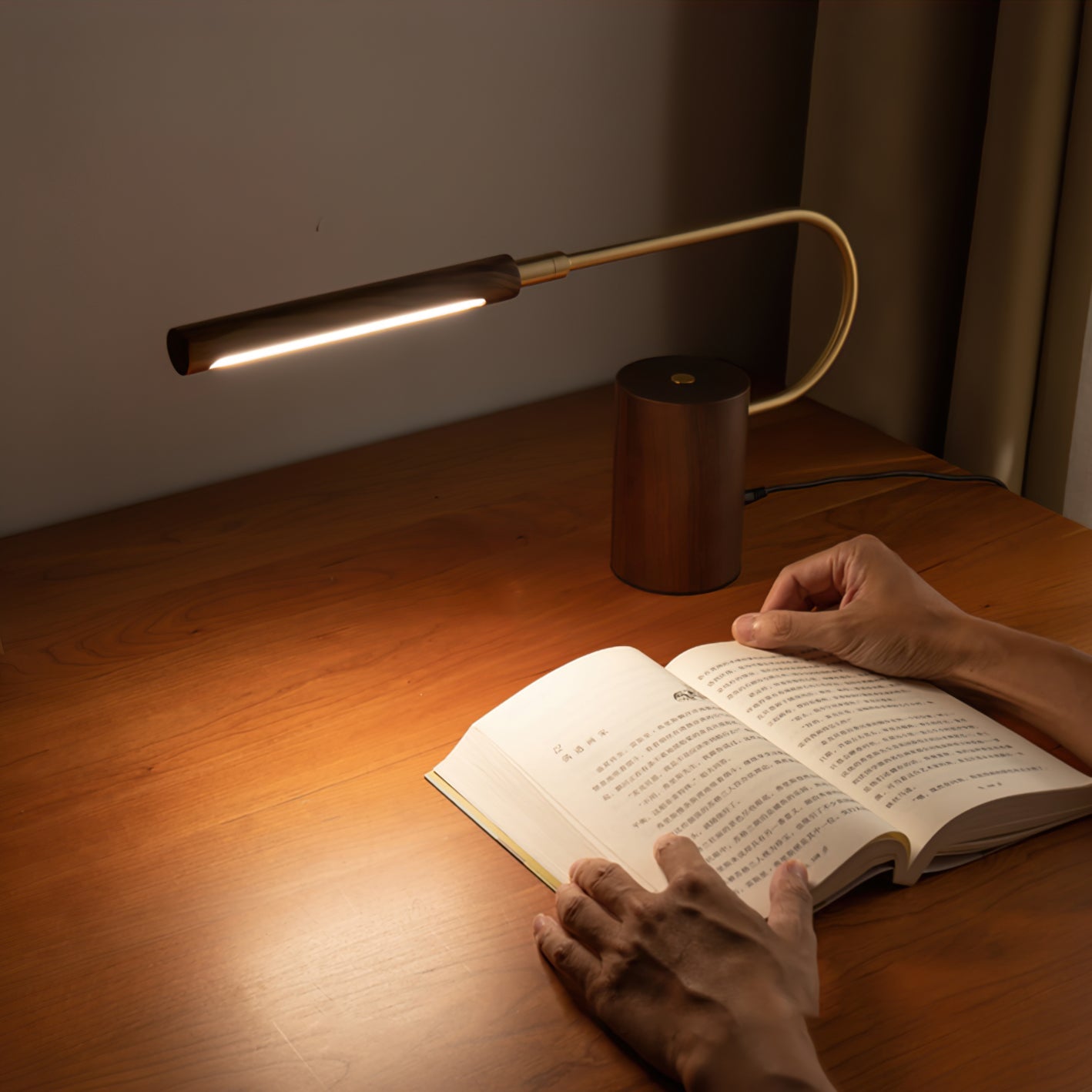 Banker Slim Table Lamp
