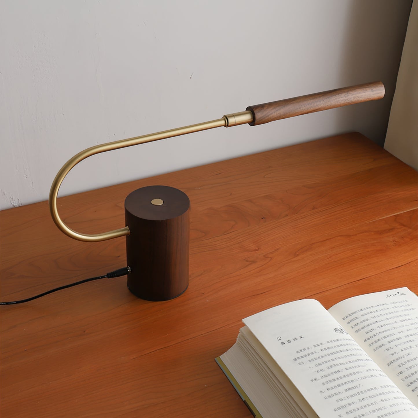 Banker Slim Table Lamp