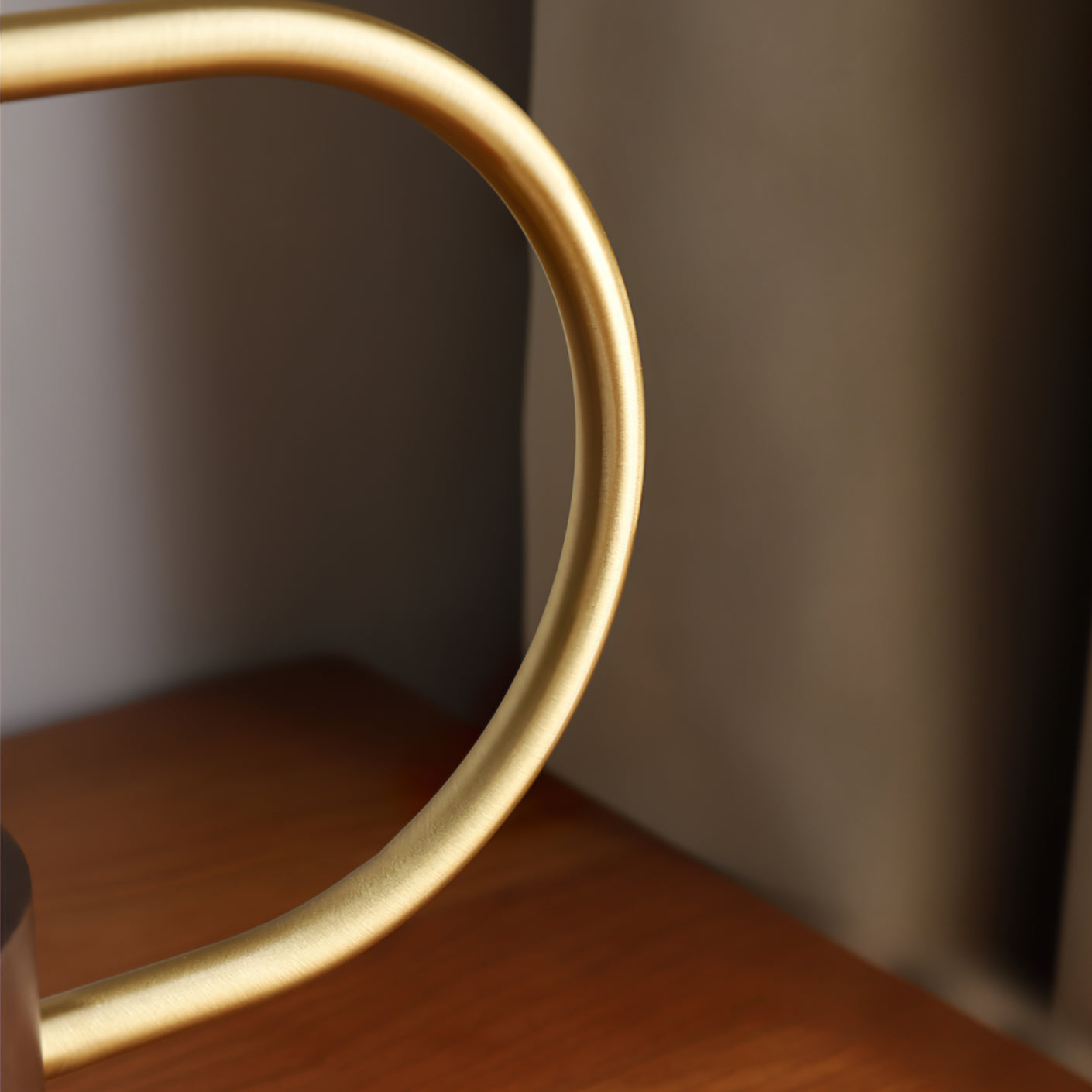 Banker Slim Table Lamp