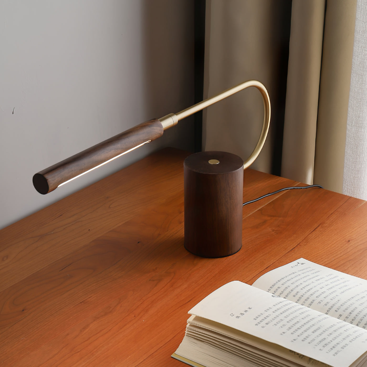 Banker Slim Table Lamp