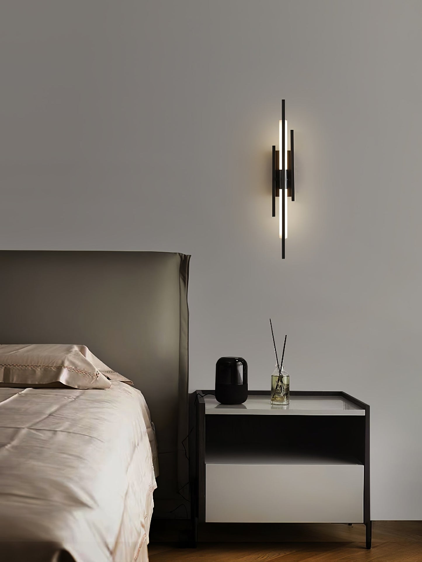 Brass Line Wall Lamp