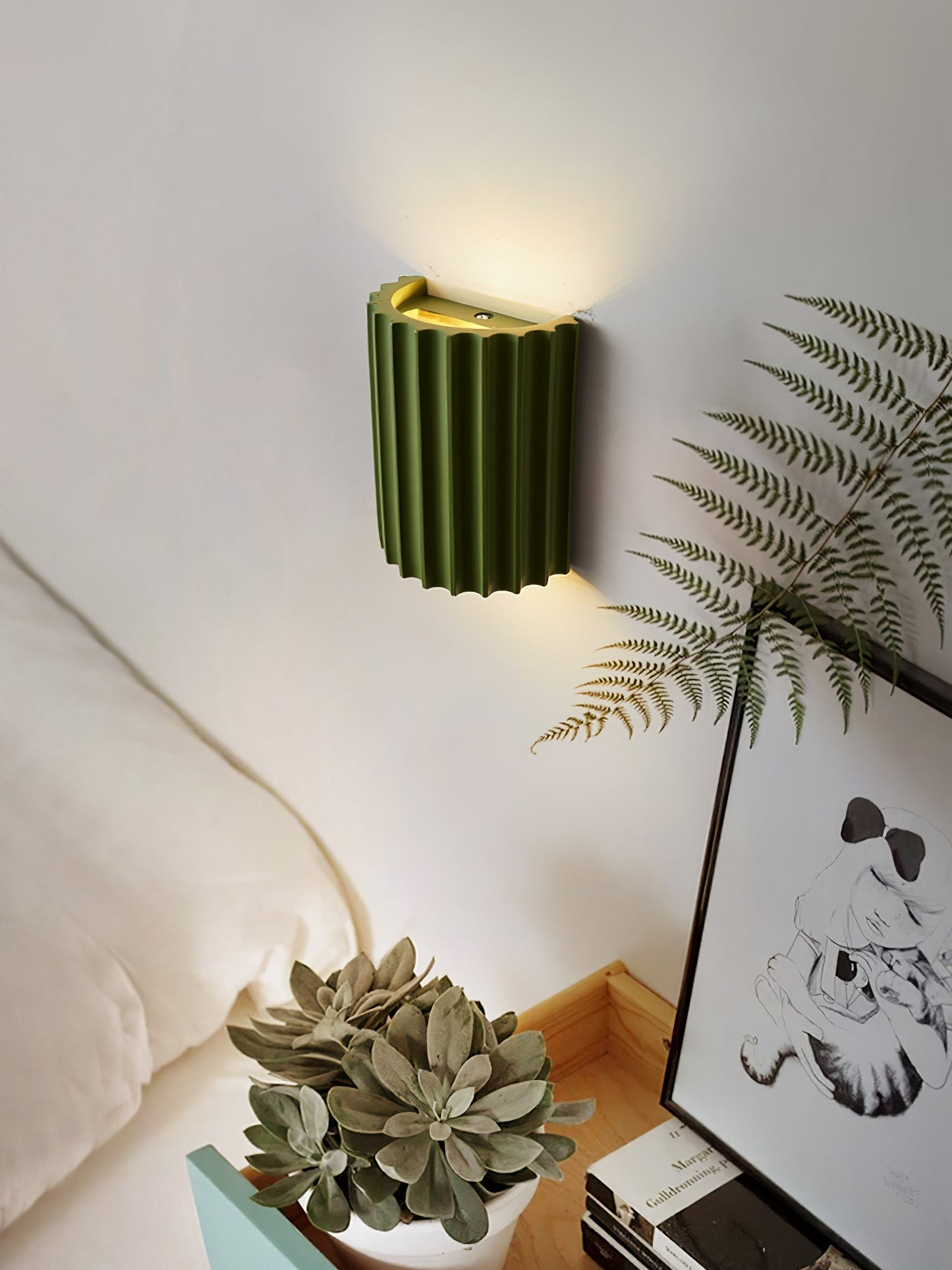 Fluted Resin Wall Lamp