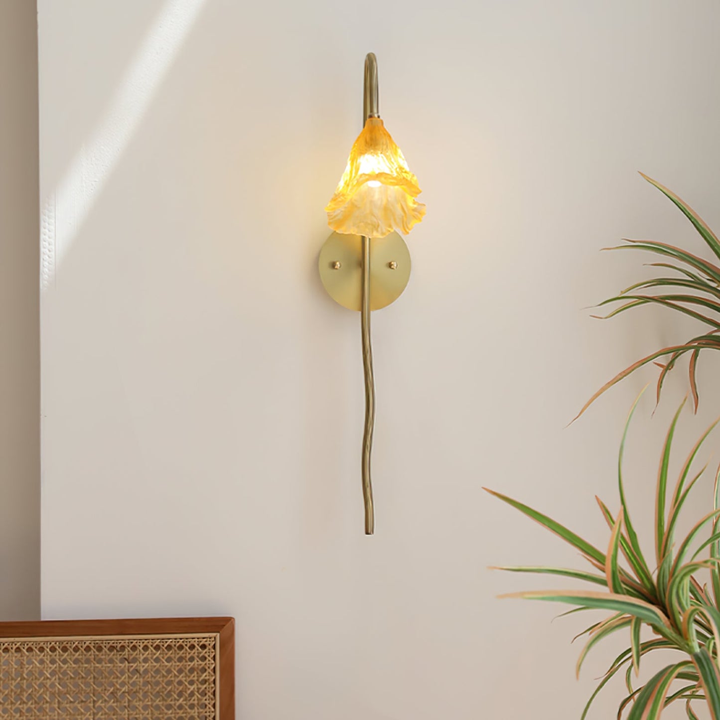 Lotus Amber Wall Lamp