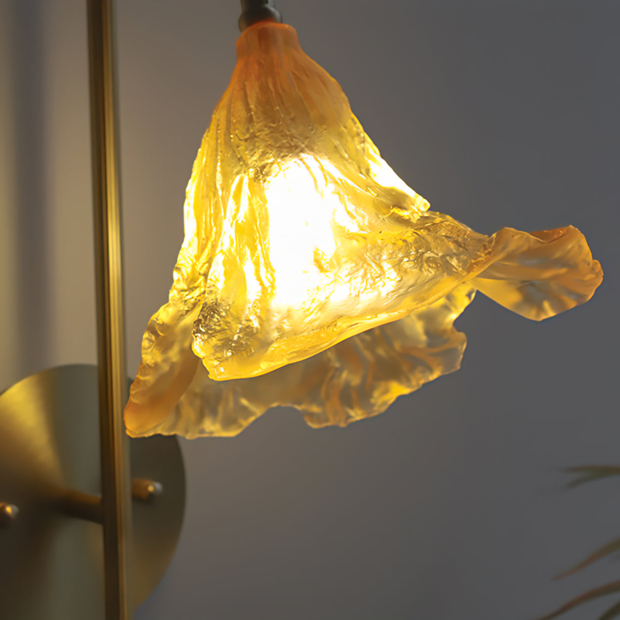Lotus Amber Wall Lamp