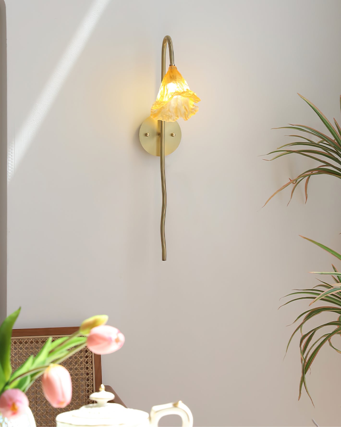 Lotus Amber Wall Lamp