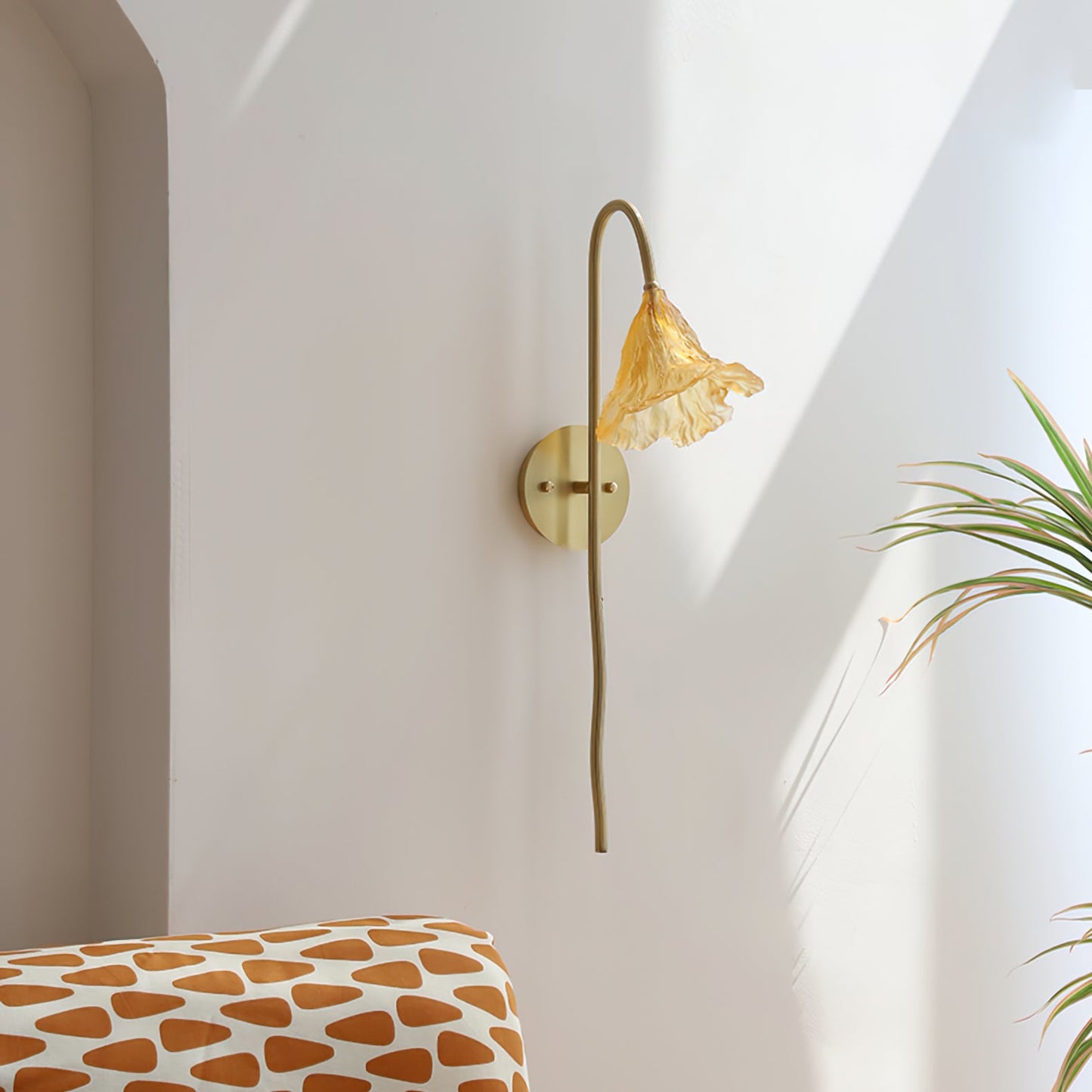 Lotus Amber Wall Lamp