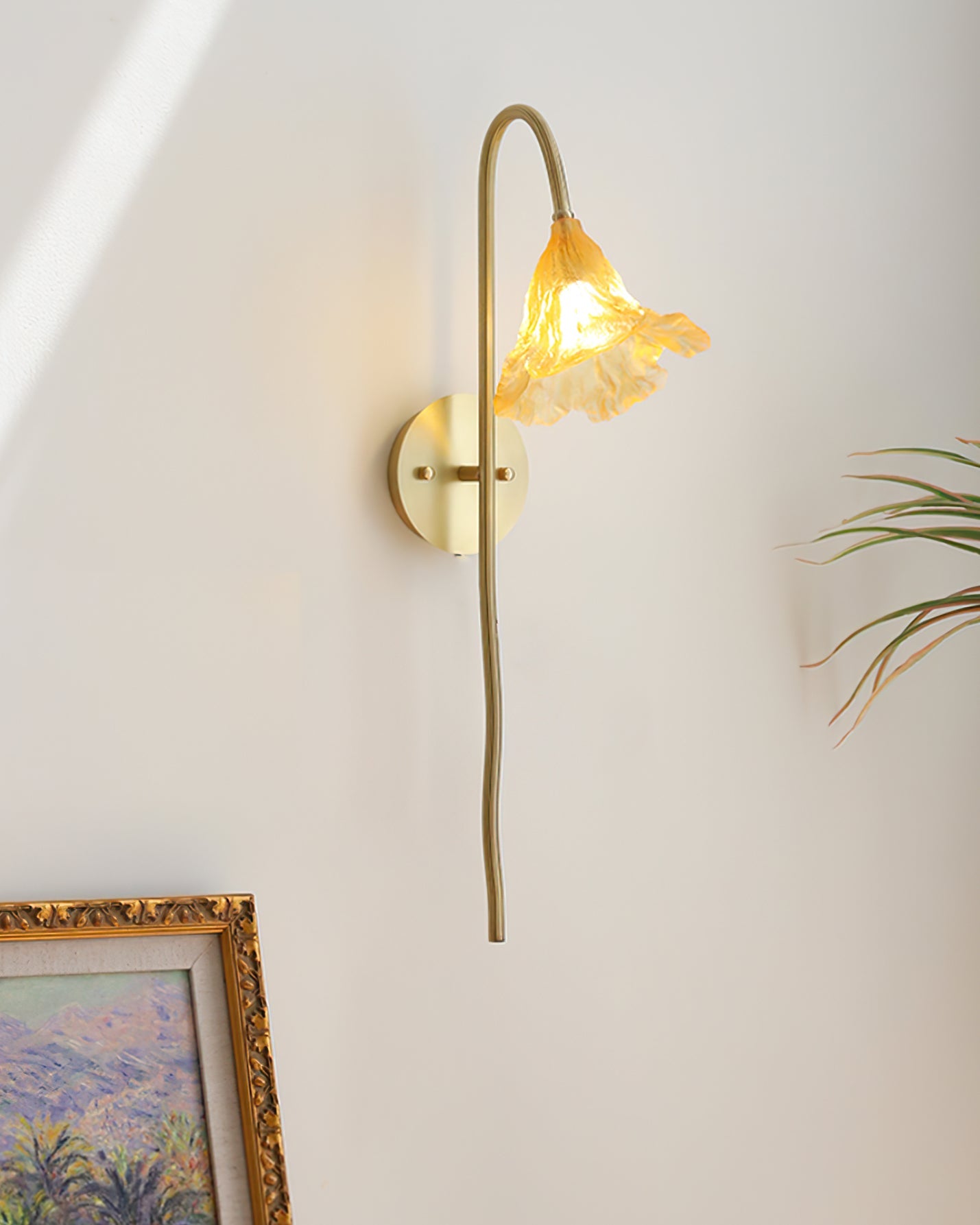 Lotus Amber Wall Lamp
