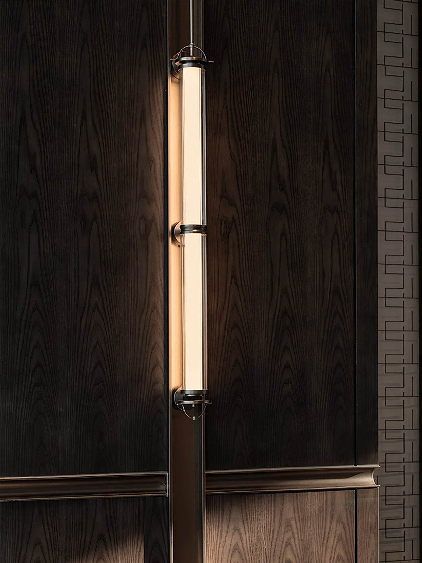 Meridian Modern Vertical Wall Sconce