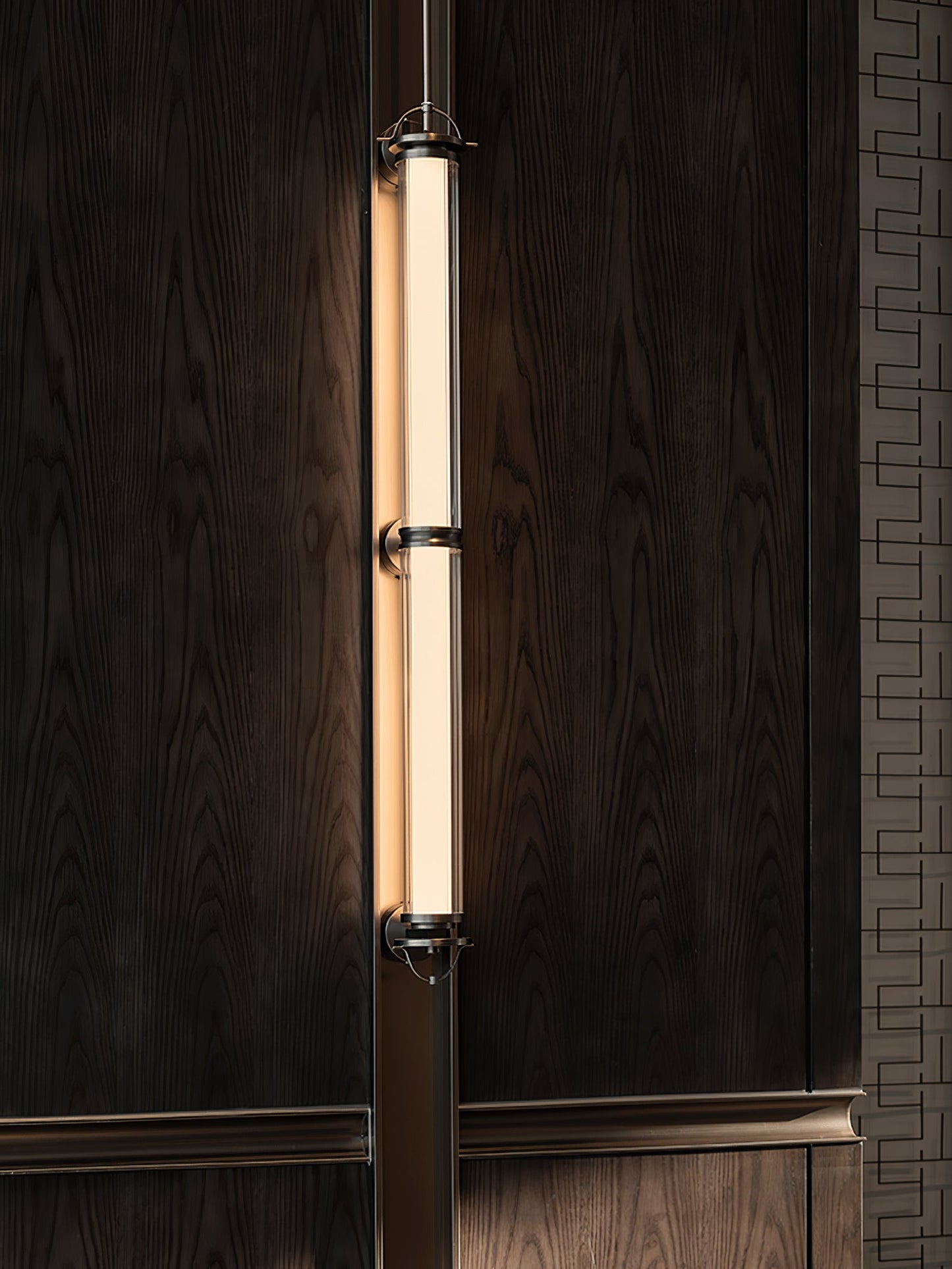 Meridian Modern Vertical Wall Sconce