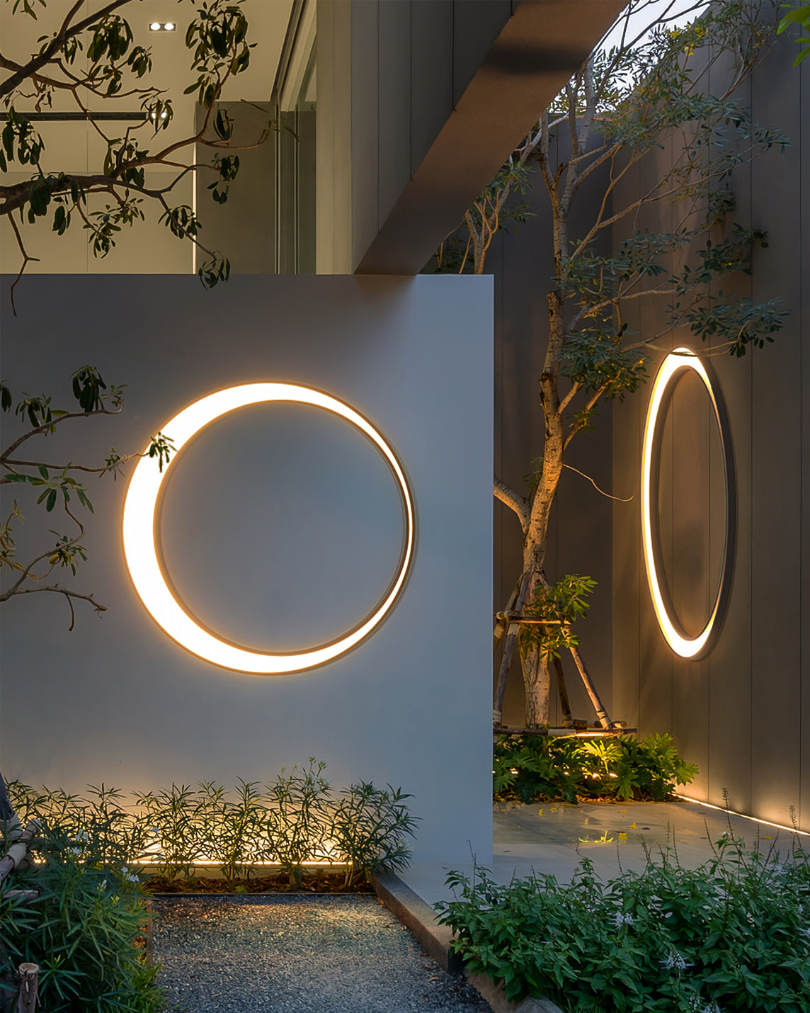 Moon Solar Outdoor Wall Lamp
