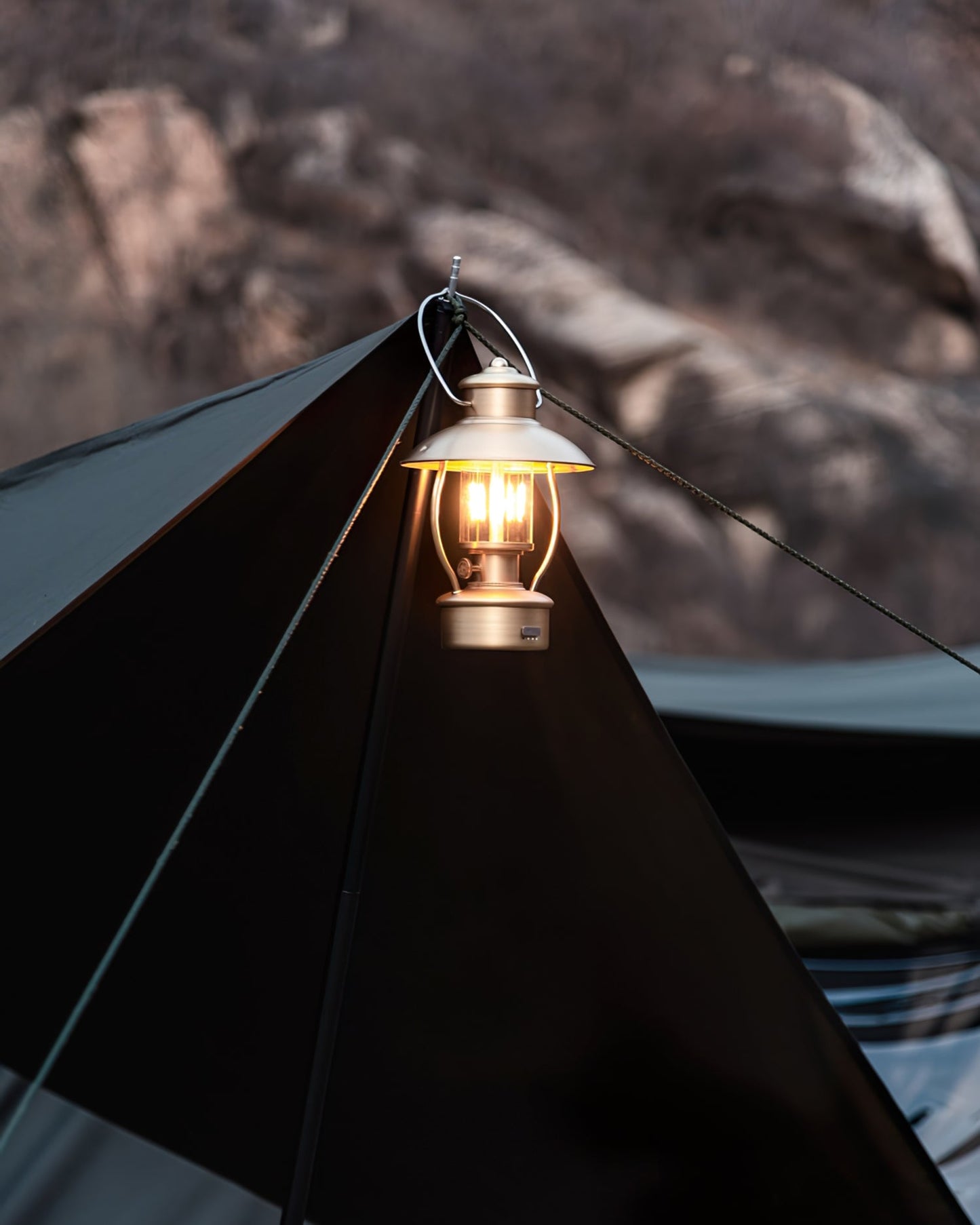 N80 Lantern Outdoor Table Lamp