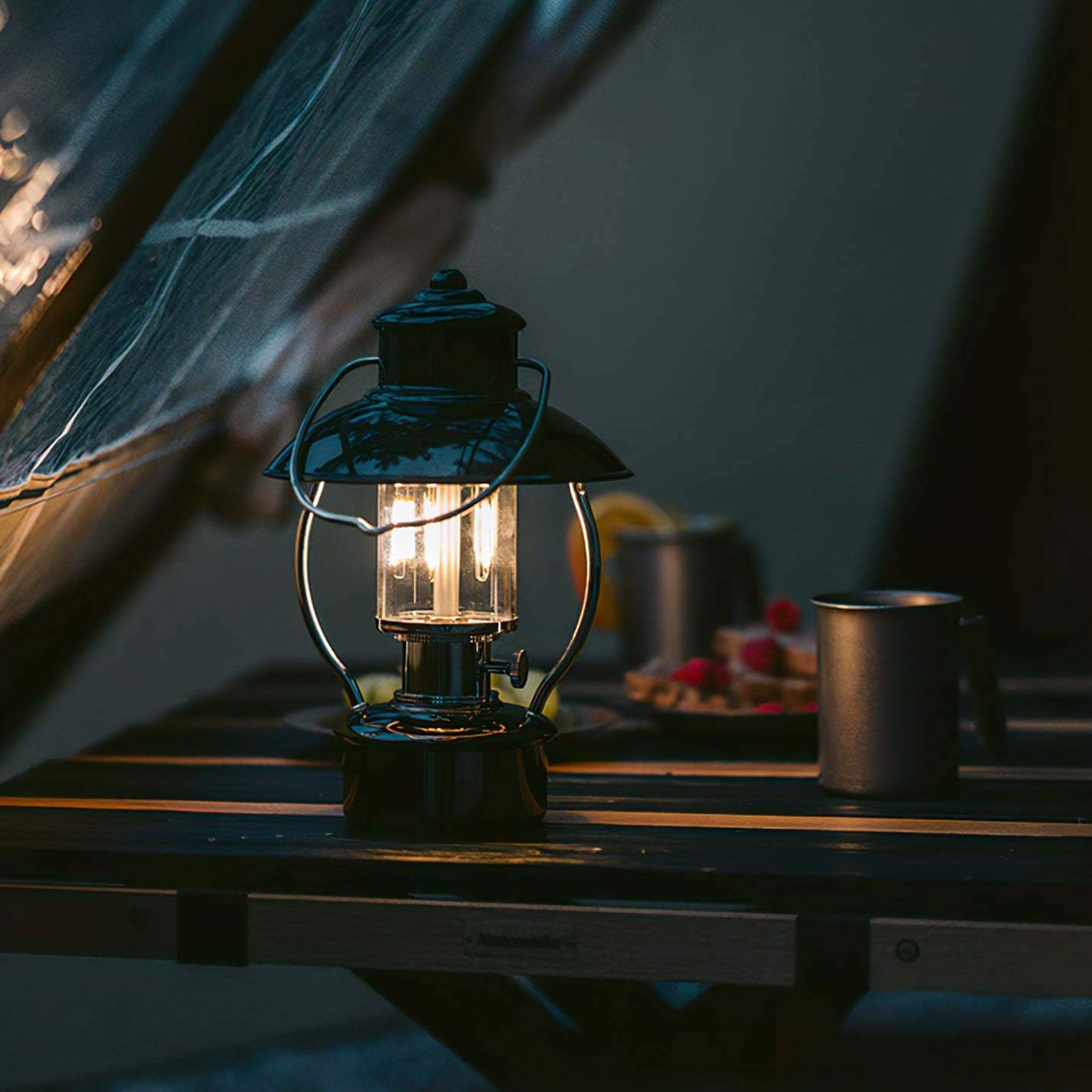 N80 Lantern Outdoor Table Lamp