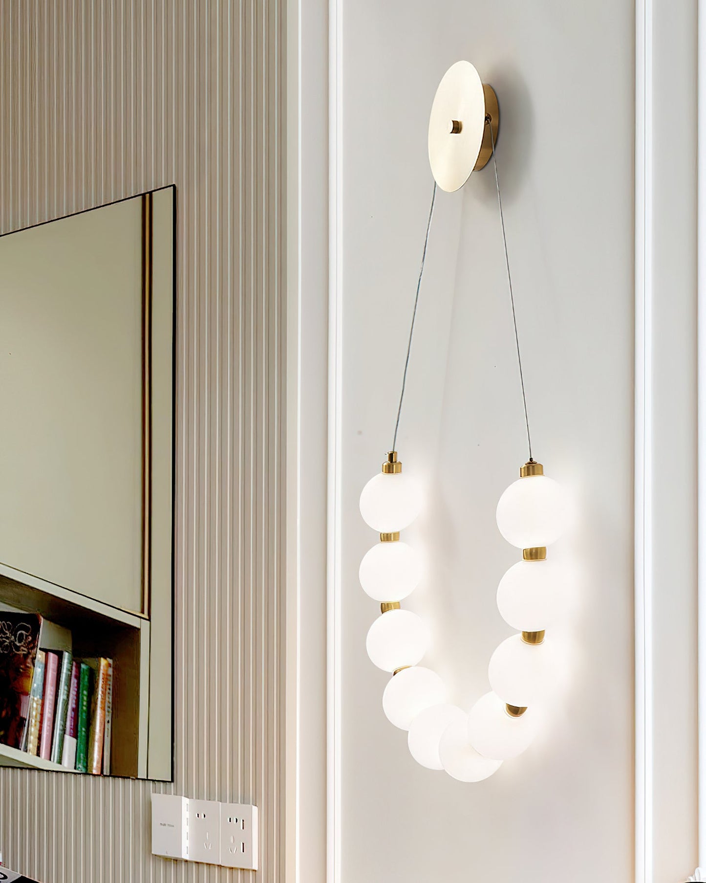 Necklace Loop Elegant Wall Lamp