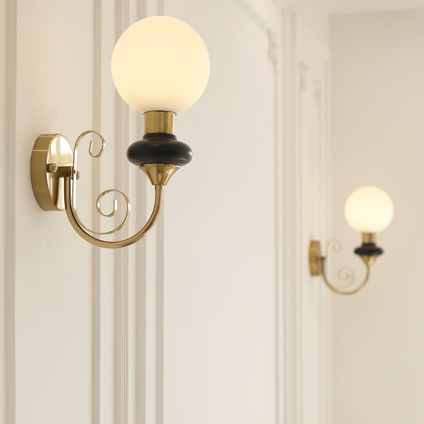 Onyx Modern Wall Lamp