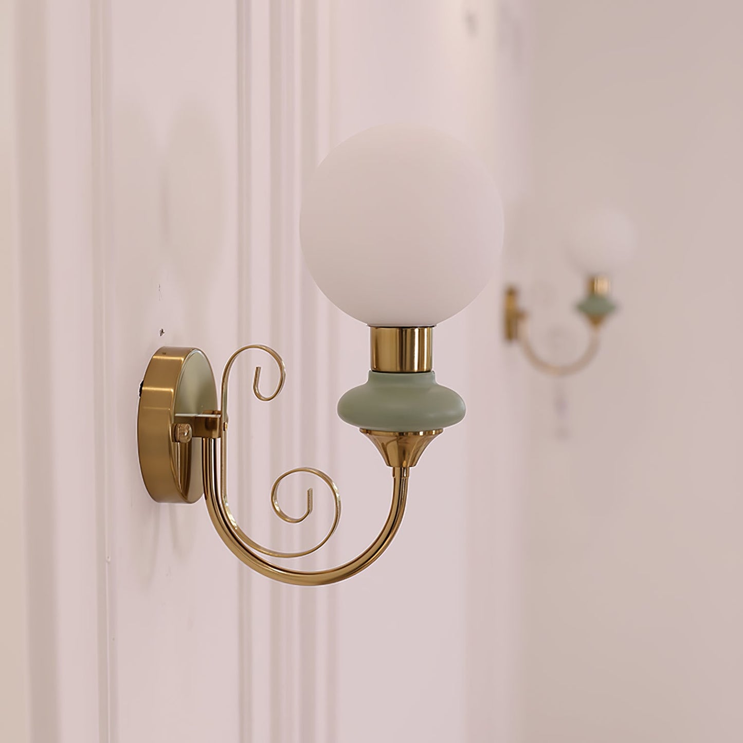 Onyx Modern Wall Lamp