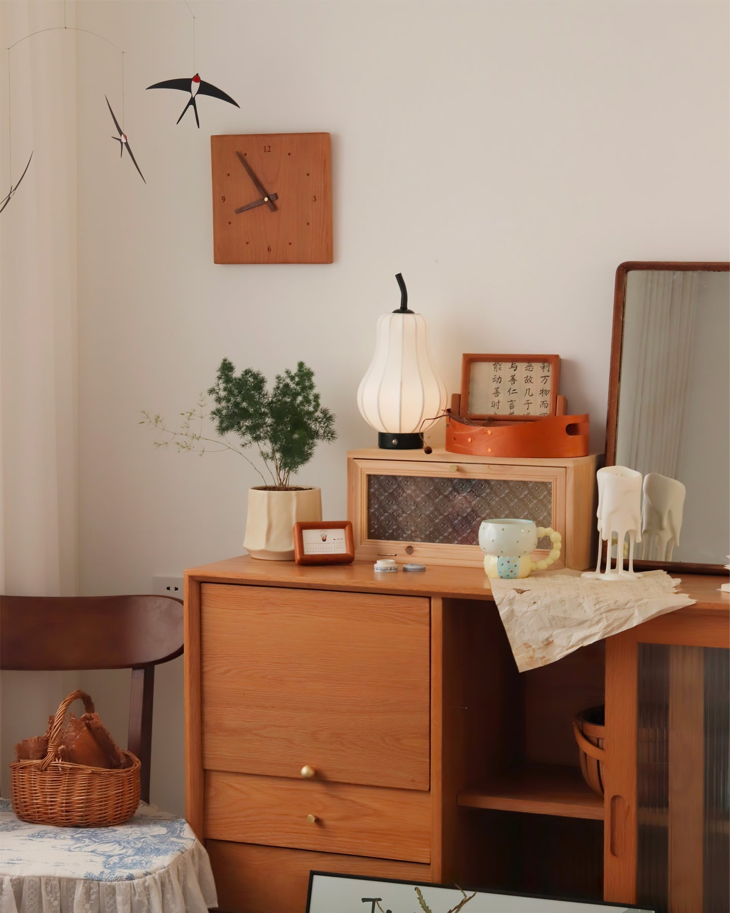 Pear Built-in Battery Table Lamp