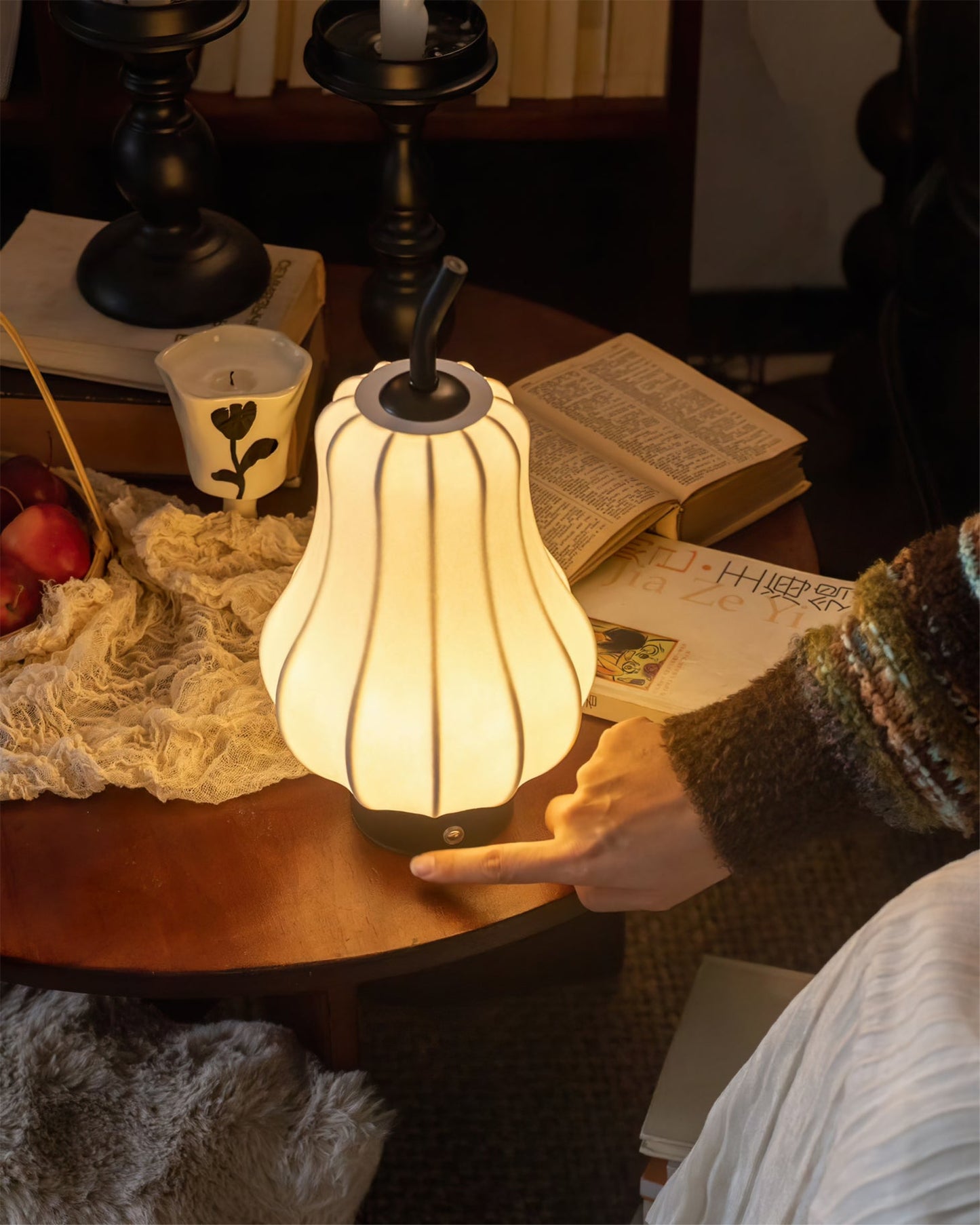 Pear Built-in Battery Table Lamp