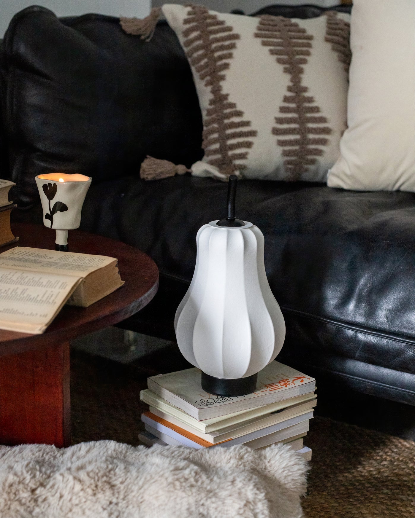 Pear Built-in Battery Table Lamp