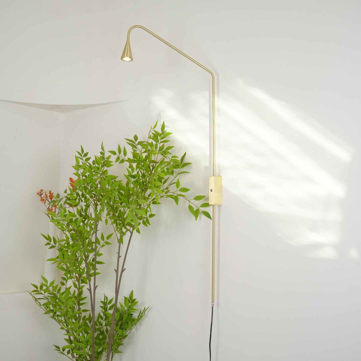 Pureform Stylish Wall Lamp