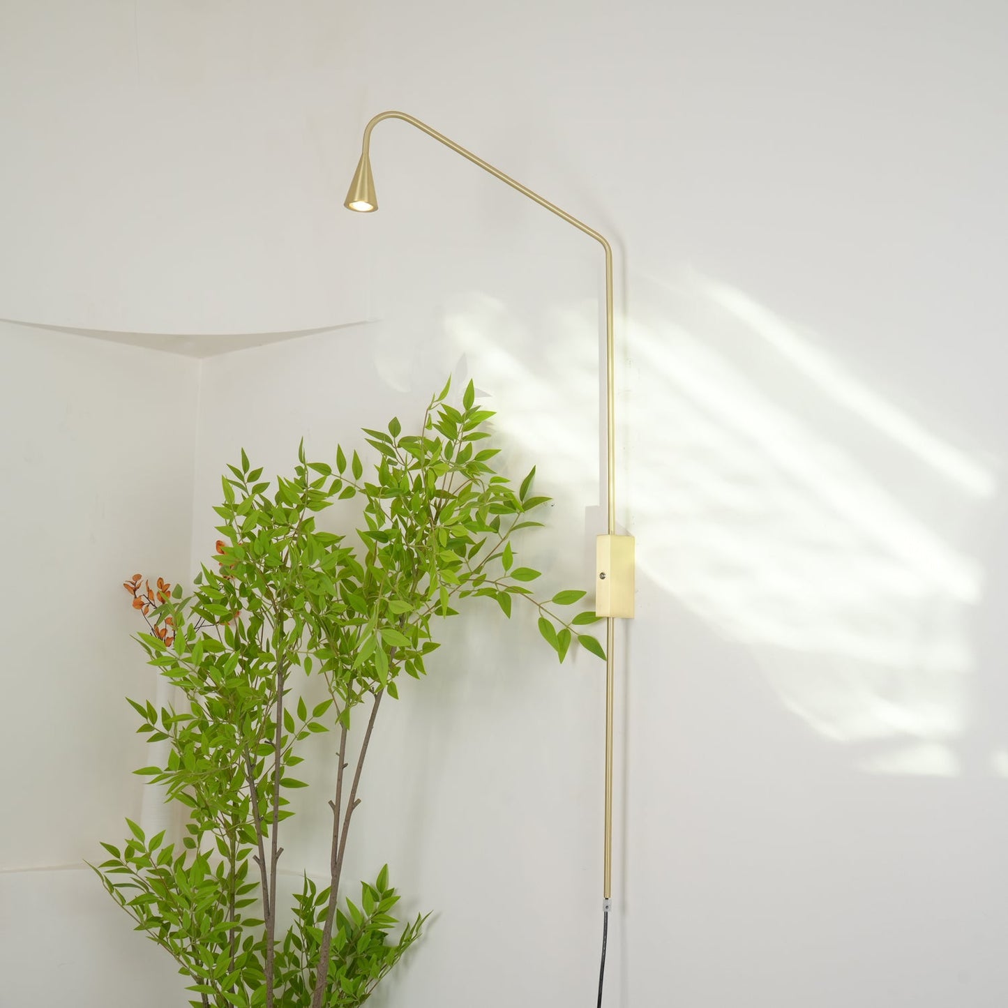 Pureform Stylish Wall Lamp