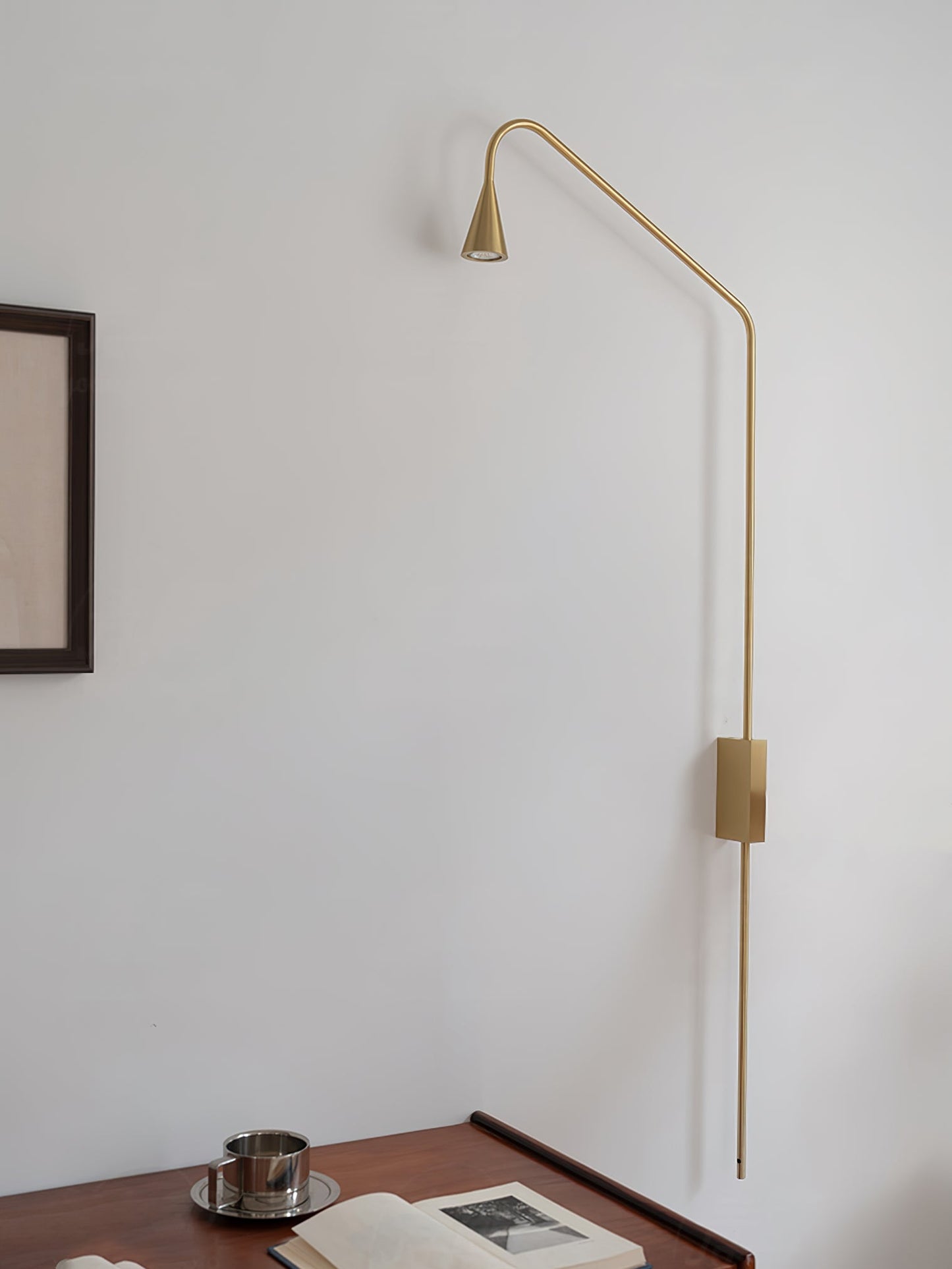 Pureform Stylish Wall Lamp