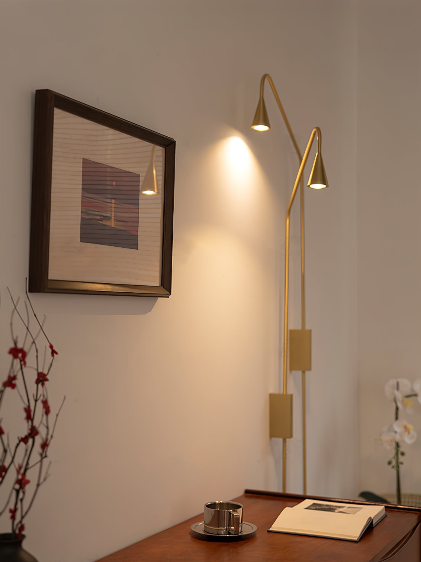 Pureform Stylish Wall Lamp