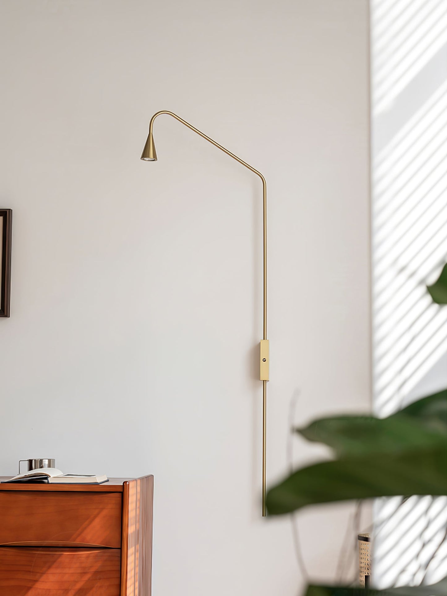 Pureform Stylish Wall Lamp
