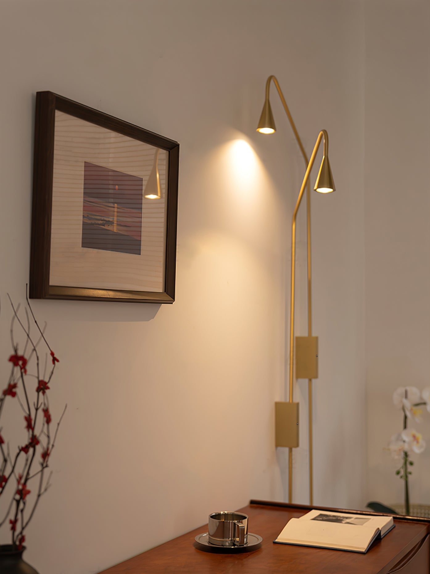 Pureform Stylish Wall Lamp