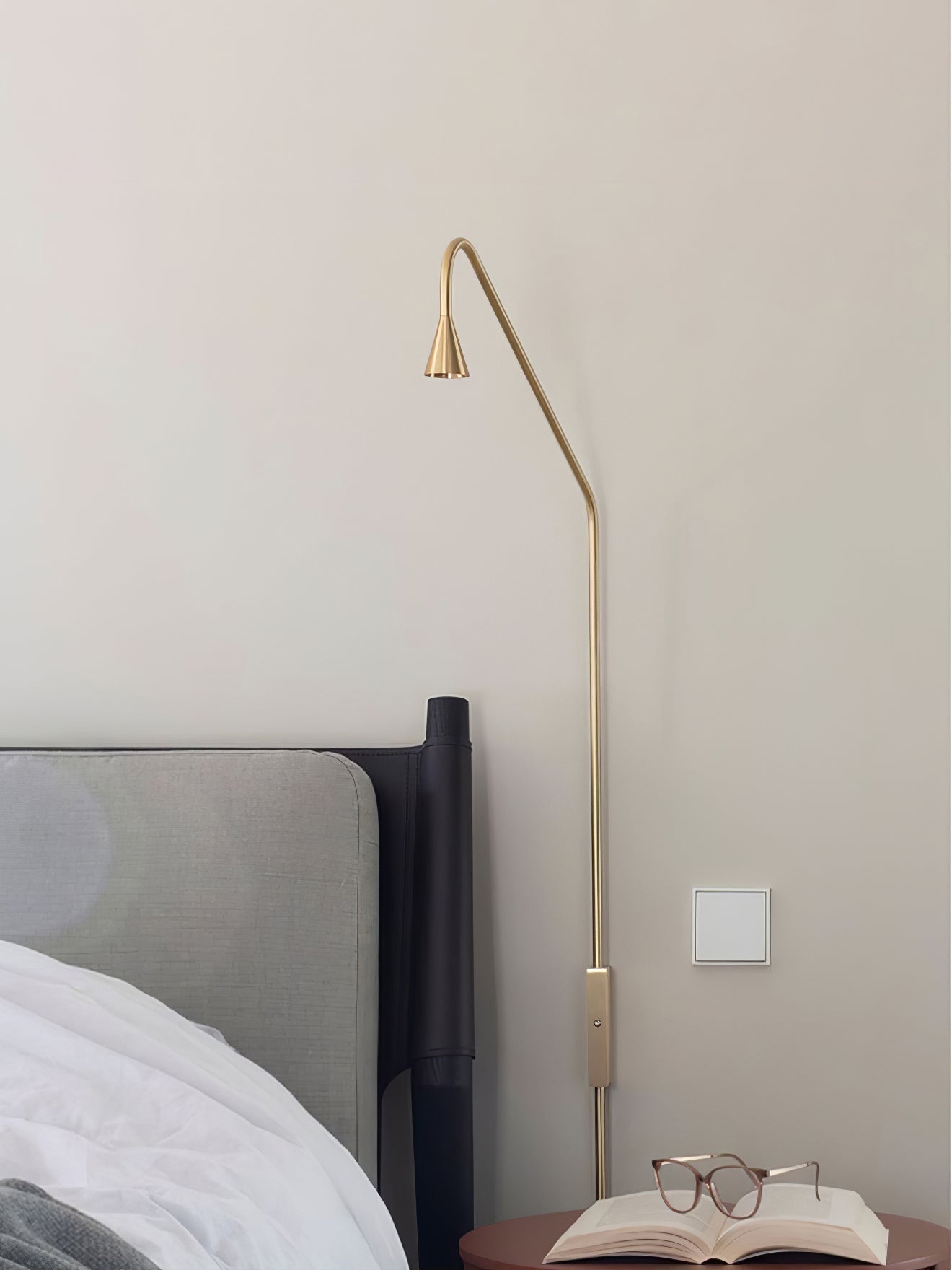 Pureform Stylish Wall Lamp