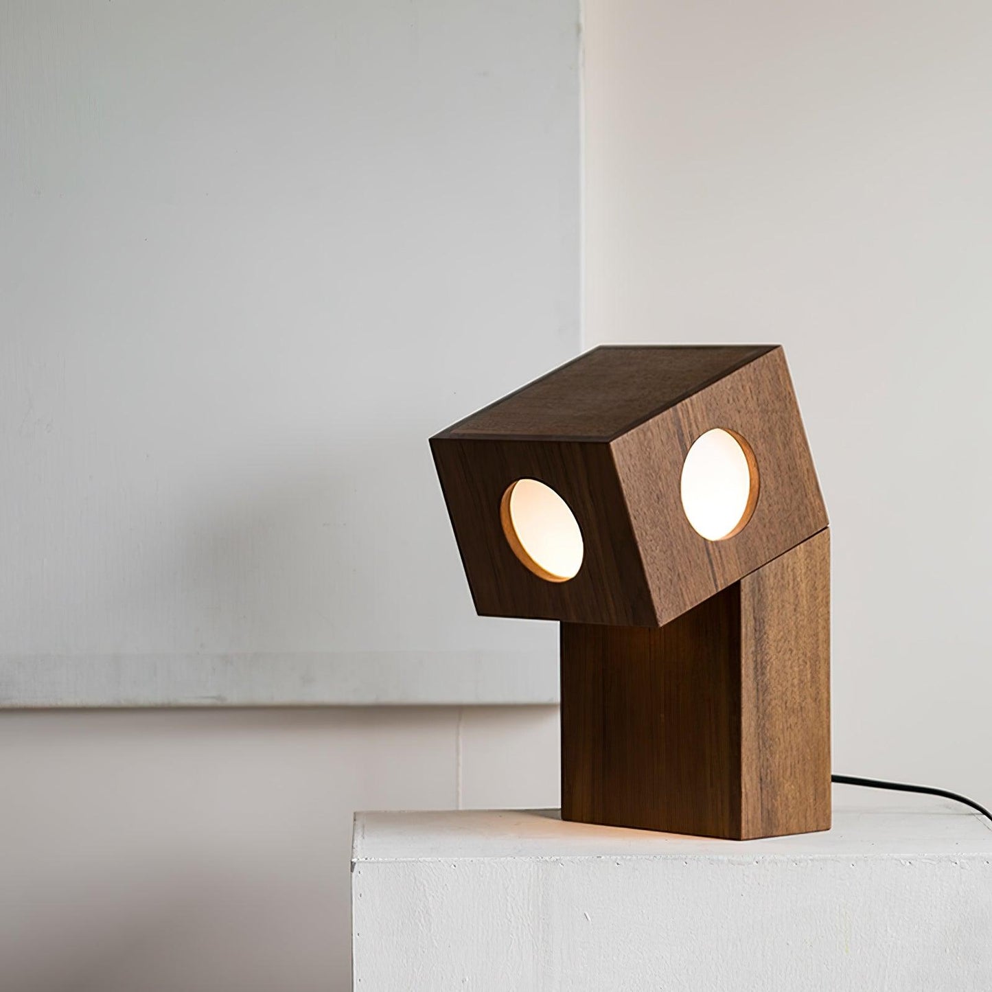 Robort Modern Table Lamp